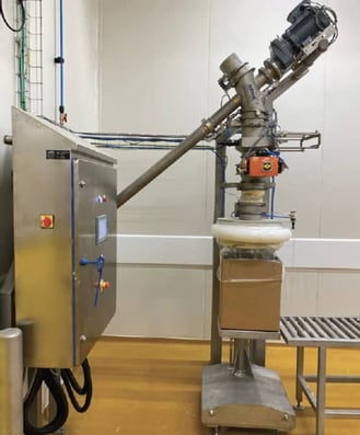 poste d'ensachage de poudre de colostrum avec tête d'ensachage et système de pesée commerciale