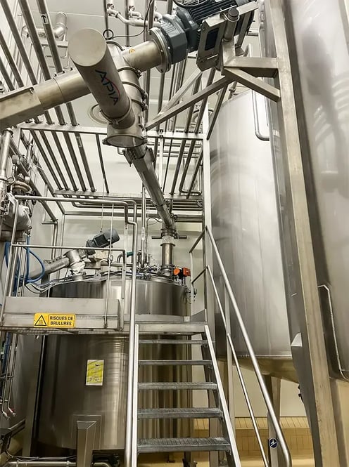 Départ de la deuxième vis de transfert de sucre vers la cuve de dilution sur le site Johanès Boubée installée par APIA Technologie