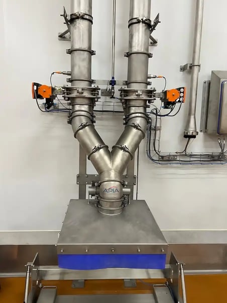 Focus sur l'interface des réseaux poudres avec le bac Europe avec le couvercle spécial équipé d'un joint souple conçu par APIA Technologie