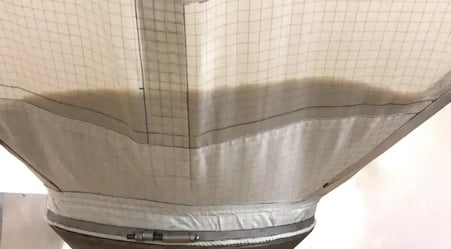 Détail d'un silo souple qui permet de bien visualiser la toile translucide qui facilite le contrôle visuel de l'intérieur du silo
