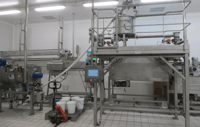 introduction d'une poudre alimentaire dans un mélangeur