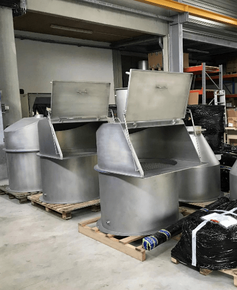 Bag emptier at the final stage of its assembly in the APIA Technologie workshops, intended for the transfer of agri-food powders.
