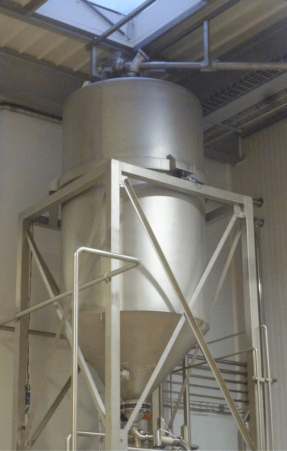 Trémie pesée dans une usine alimentaire