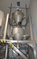 Introduction de plusieurs ingrédients simultanément dans une trémie pesée