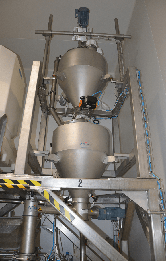 Introduction de plusieurs ingrédients simultanément dans une trémie pesée