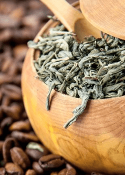 Granulated coffee, tea and infusions used in the food processing industry.