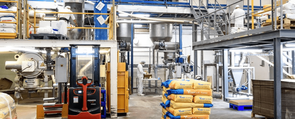 Ligne automatique d'ensachage en sortie de tamisage dans une usine agroalimentaire de la filière améliorants pour la panification