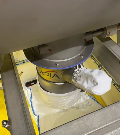 Focus sur l'interface entre le mélangeur et la tête de remplissage bigbags avec son joint gonflant d'étanchéité