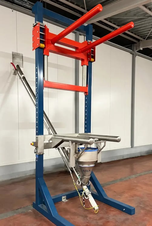 Station de vidange big-bags automatisée et sécurisée avec le départ de la vis flexible pour transférer le sucre jusqu'à la cuve de dilution